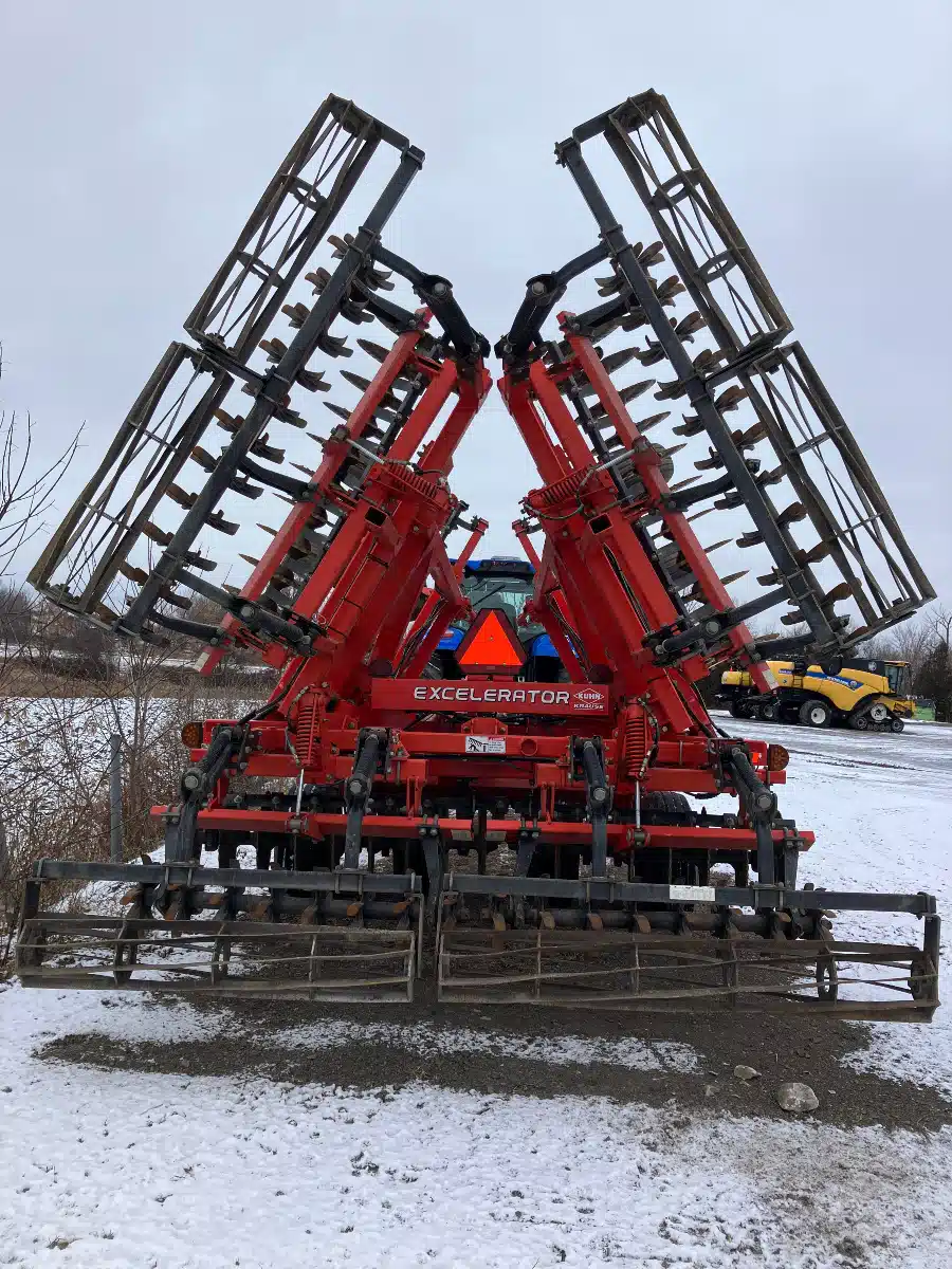 Gallery image 2 for Used 2013 Kuhn Excelerator 8000 Vertical Tillage
