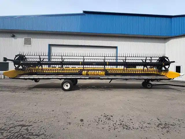 Gallery image 1 for Used 2017 New Holland 880CF Header - Draper