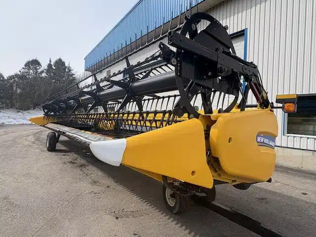 Gallery image 2 for Used 2017 New Holland 880CF Header - Draper