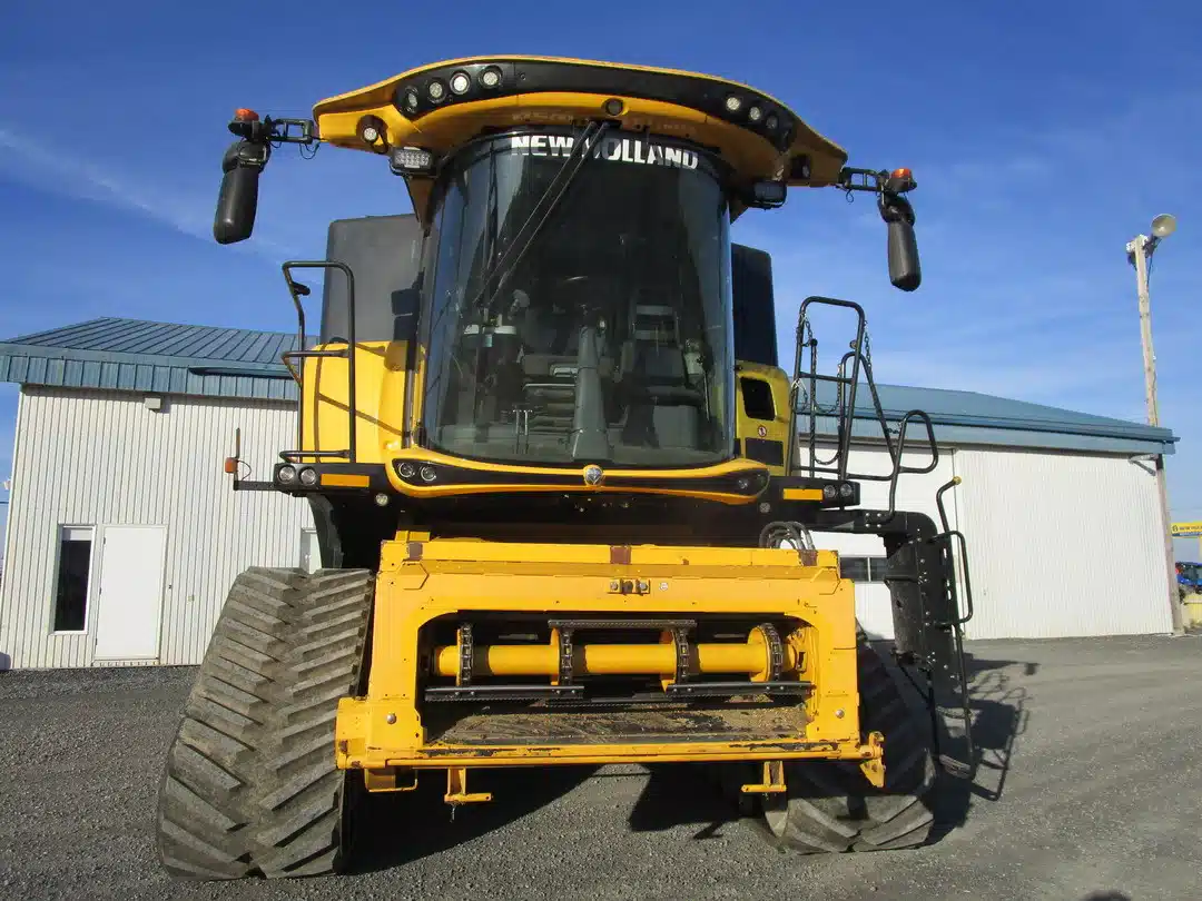 Gallery image 2 for Used 2017 New Holland CX8.80 Combine