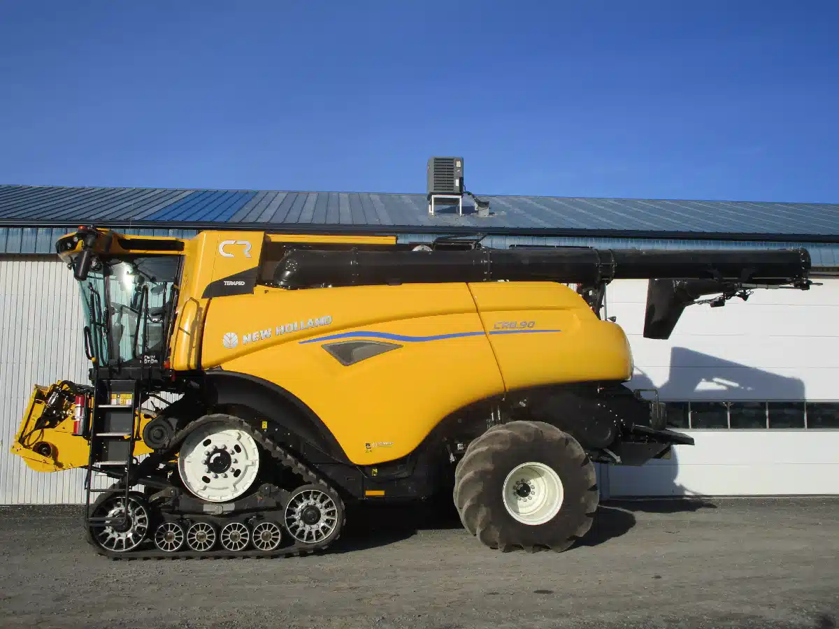 Gallery image 2 for 2024 New Holland CR8.90 Combine