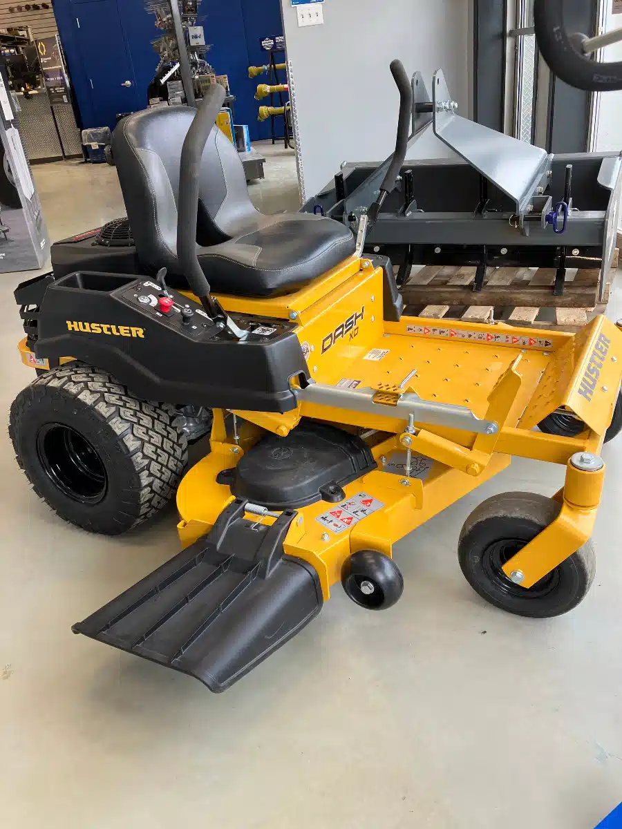 Gallery image 1 for New 2023 Hustler DASH XD 48'' Mower - Zero Turn
