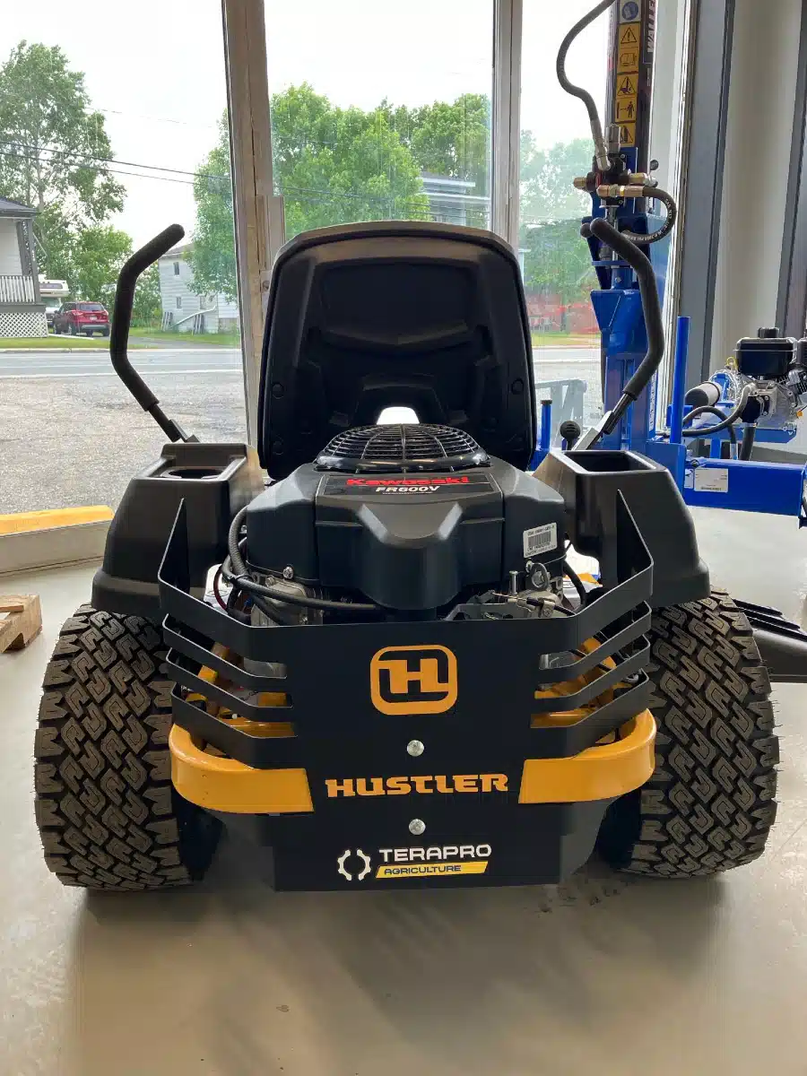 Gallery image 2 for New 2023 Hustler DASH XD 48'' Mower - Zero Turn