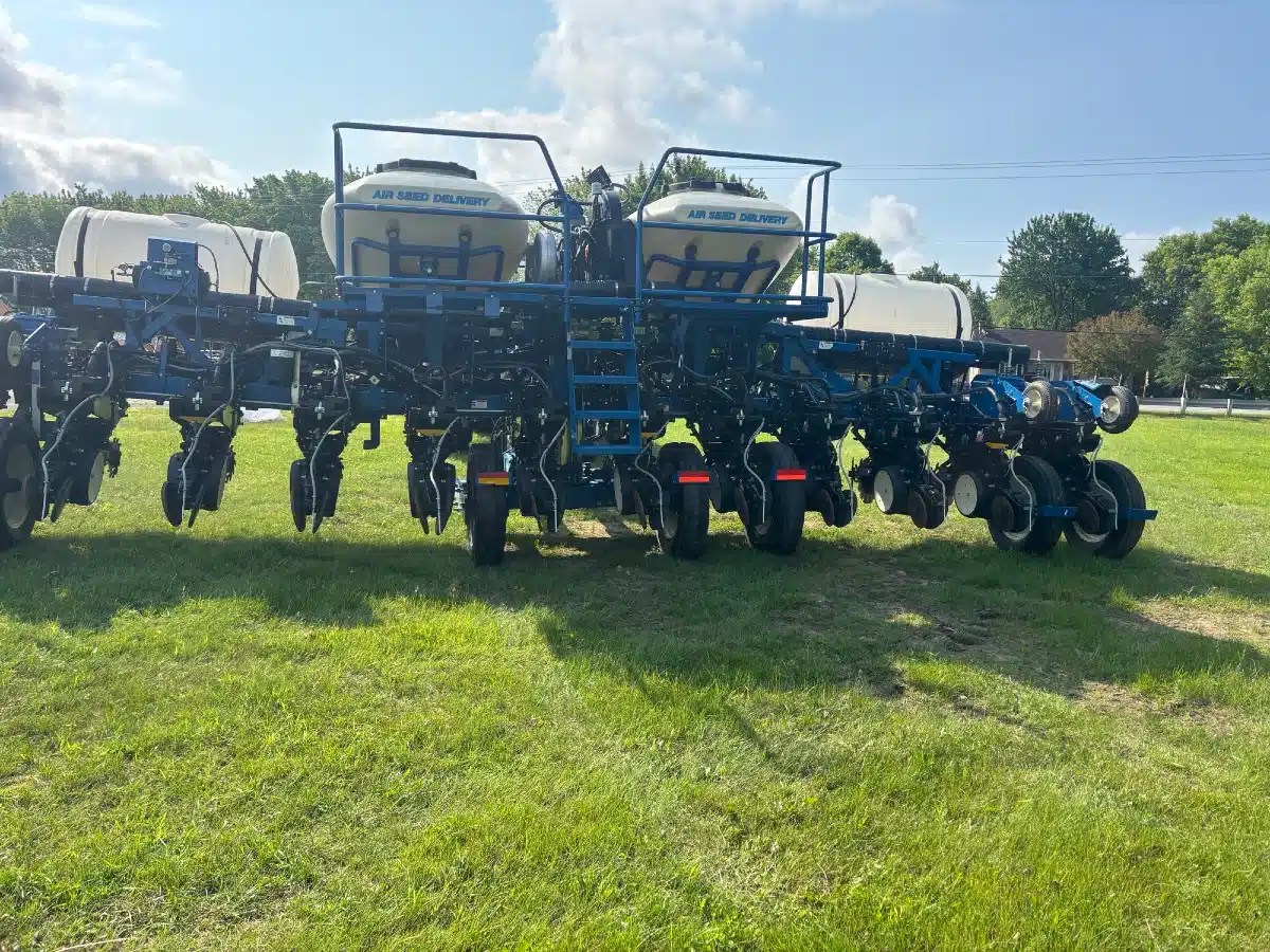 Gallery image 2 for Used 2013 Kinze 3600 Planter