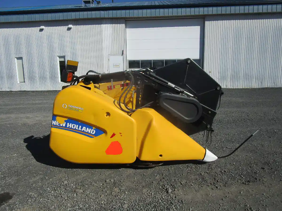 Gallery image 2 for 2013 New Holland 740CF-30 DD Header - Flex