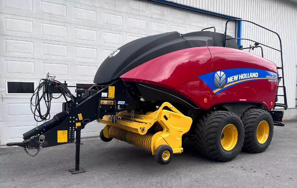 Gallery image 1 for Used 2017 New Holland BIG BALER 330R Square Baler - Large