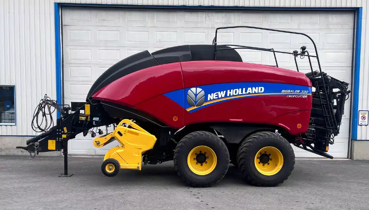 Gallery image 2 for Used 2017 New Holland BIG BALER 330R Square Baler - Large