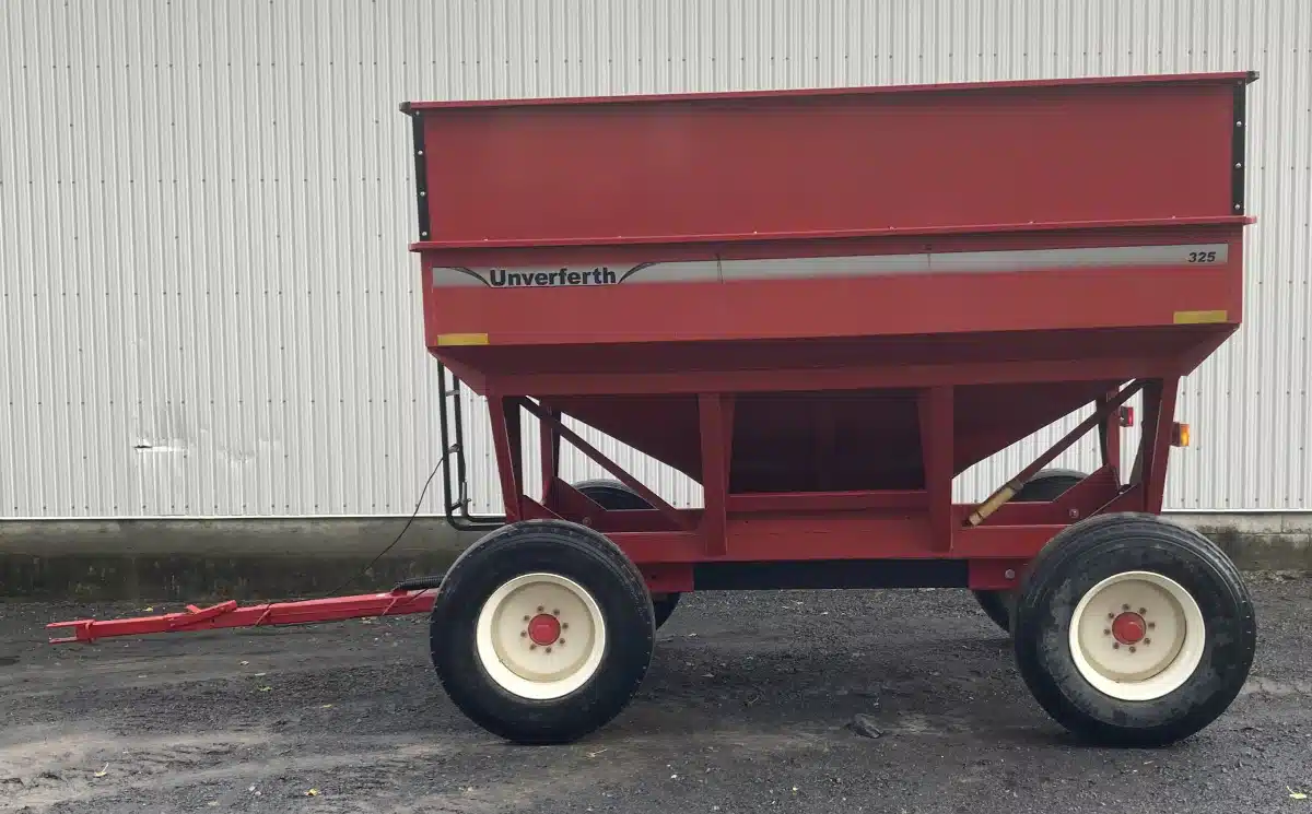 Used Unverferth 325 Gravity Box