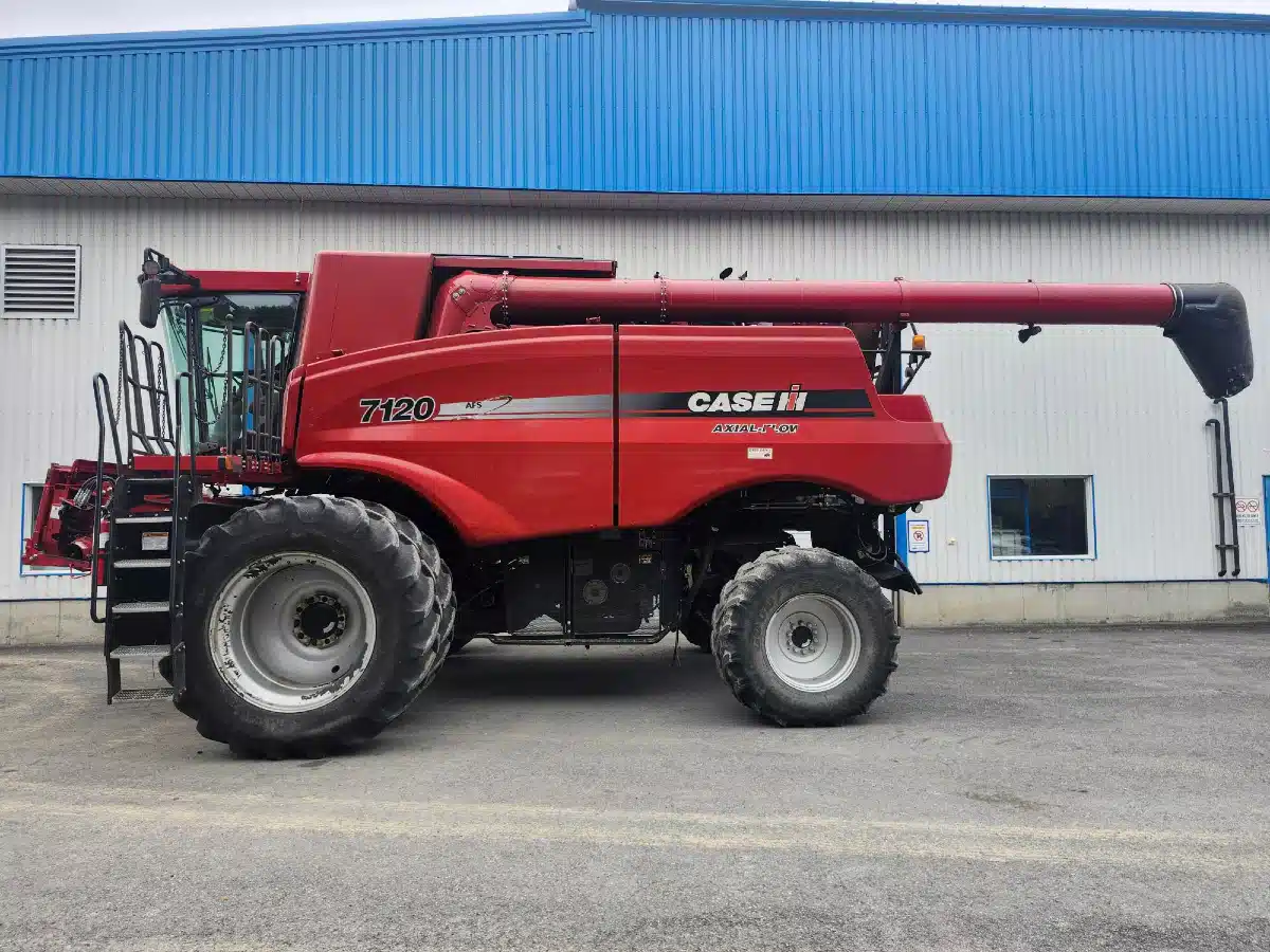 Gallery image 2 for 2011 Case IH 7120 Combine