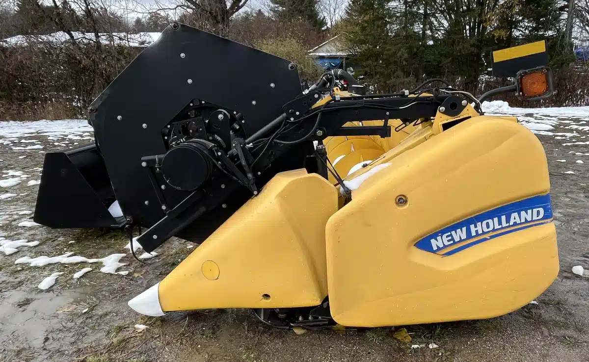 Gallery image 2 for 2013 New Holland 740CF-30 Header - Pickup