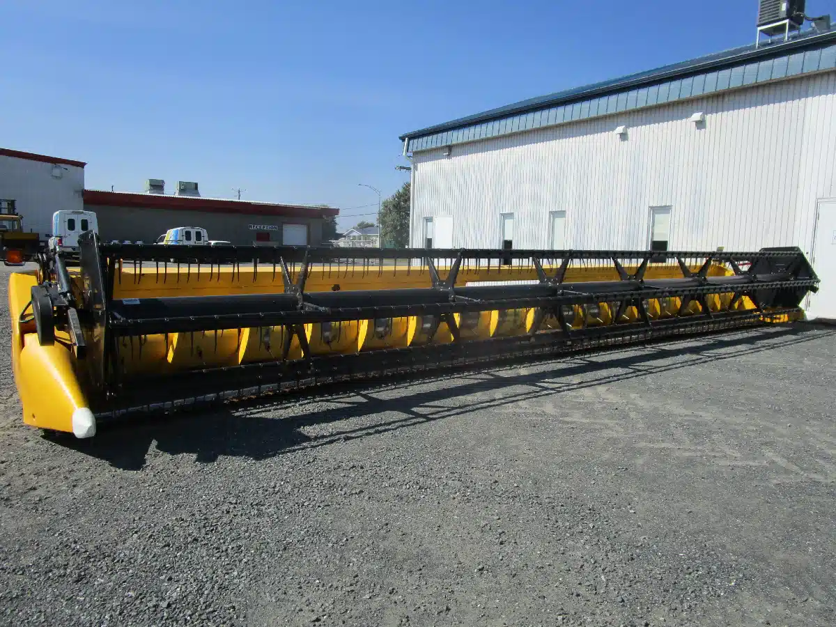 Gallery image 2 for 2013 New Holland 740CF-35DD Header - Pickup