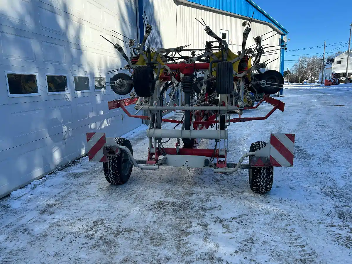 Gallery image 2 for 2014 Poettinger HIT 10.11T Tedder Rake