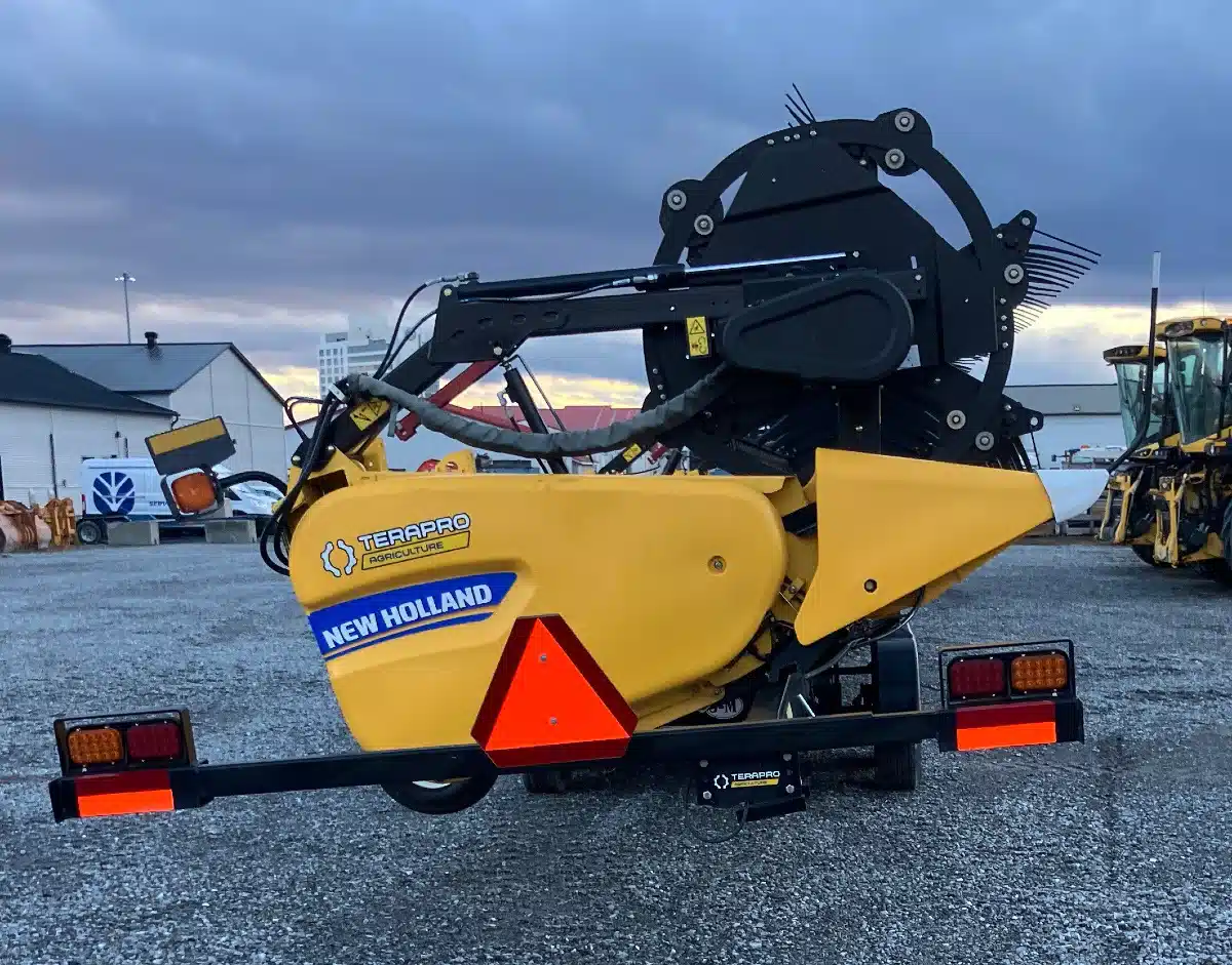 Gallery image 2 for Used 2021 New Holland 880CF Header - Draper