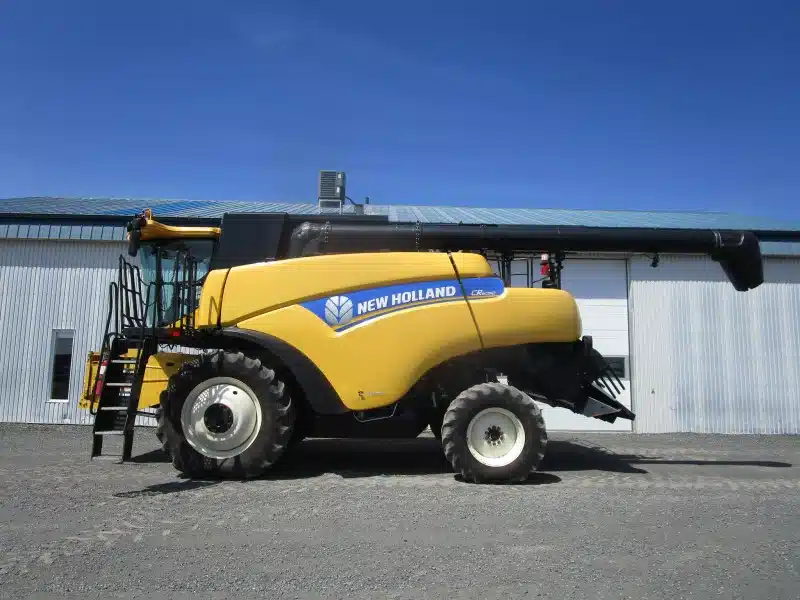 Gallery image 2 for 2013 New Holland CR6090 4X4 Combine