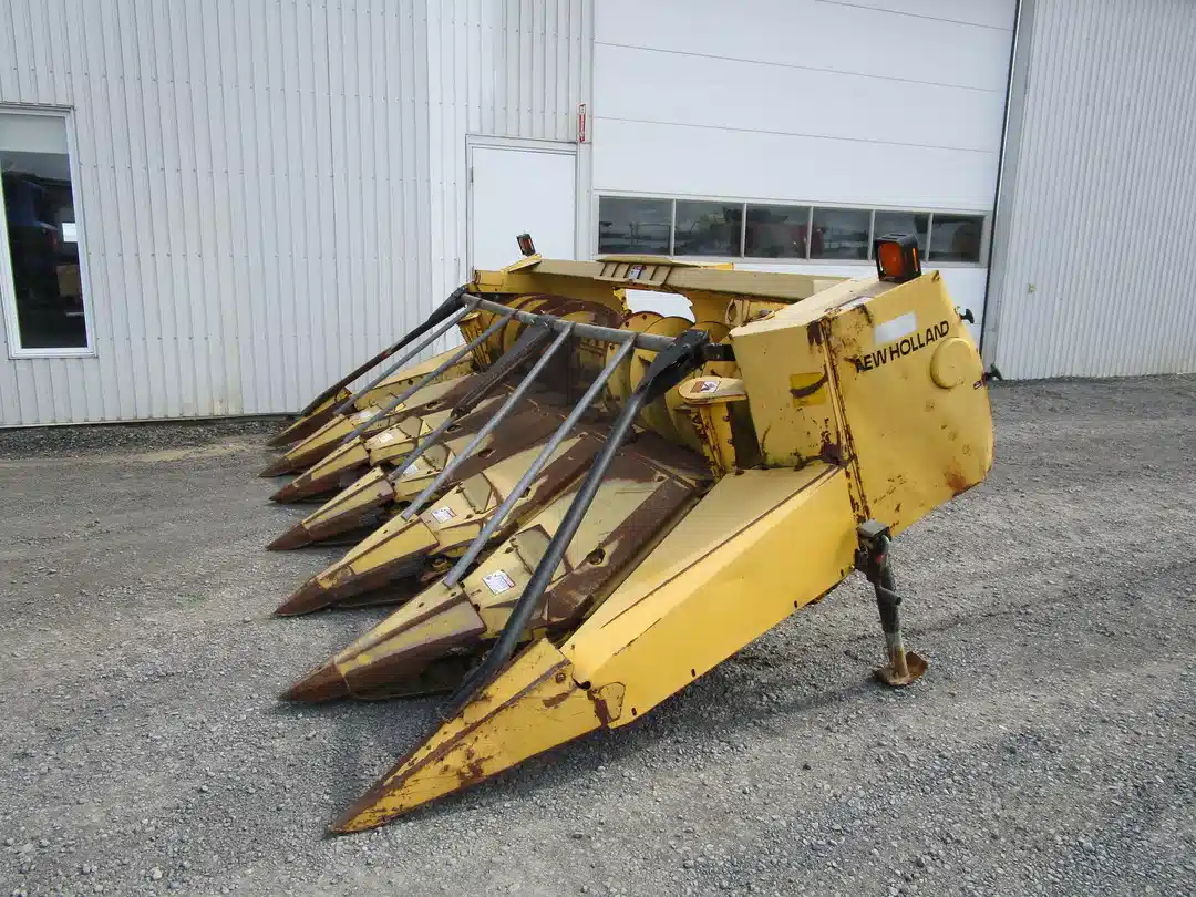 Photo de la Galerie 1 pour 1900 New Holland 360N6 Nez - Maïs