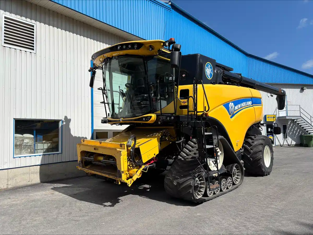Photo de la Galerie 1 pour 2016 New Holland CX8.90 Batteuse