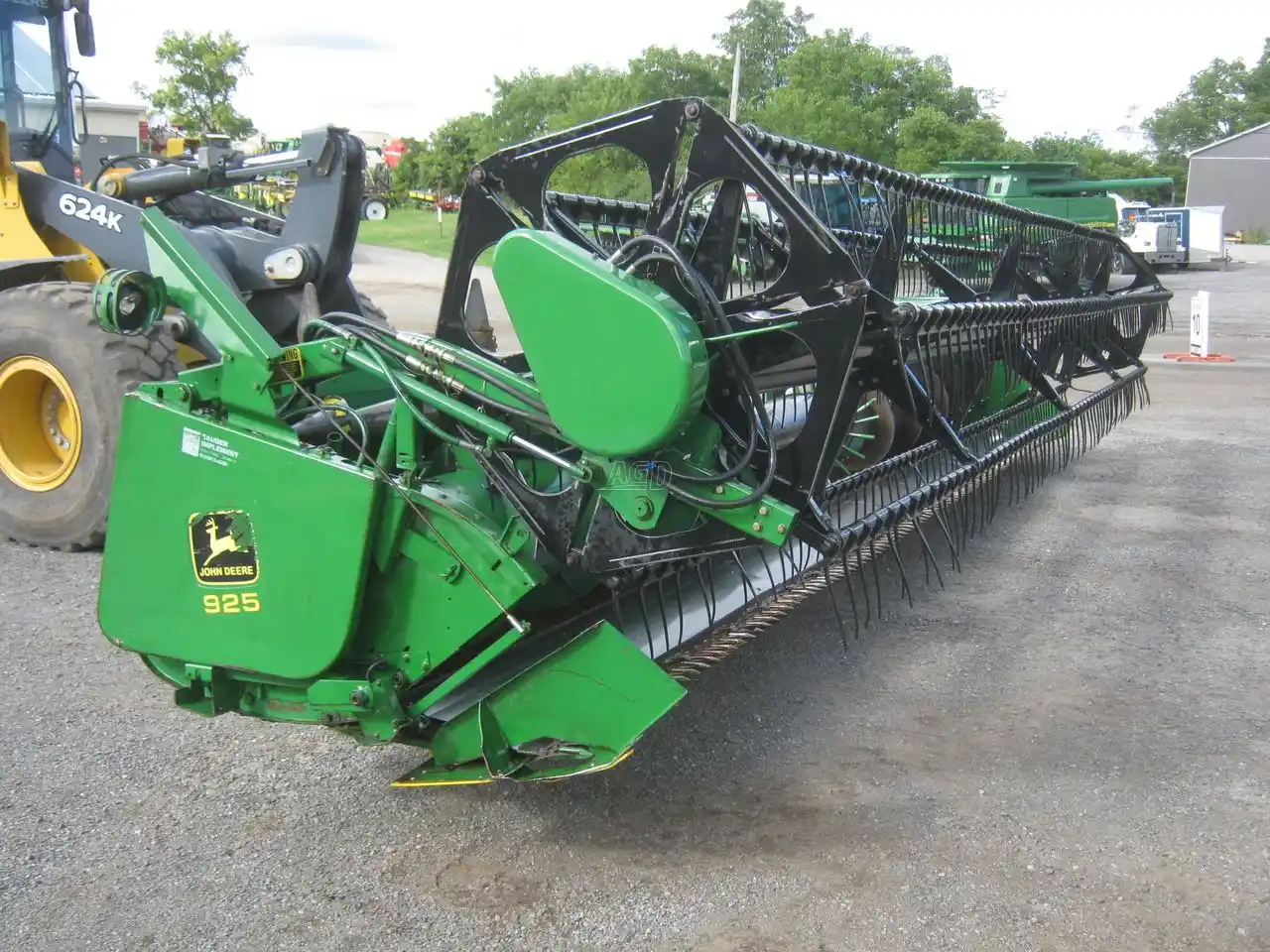 Gallery image 2 for Used John Deere 925 Header - Auger