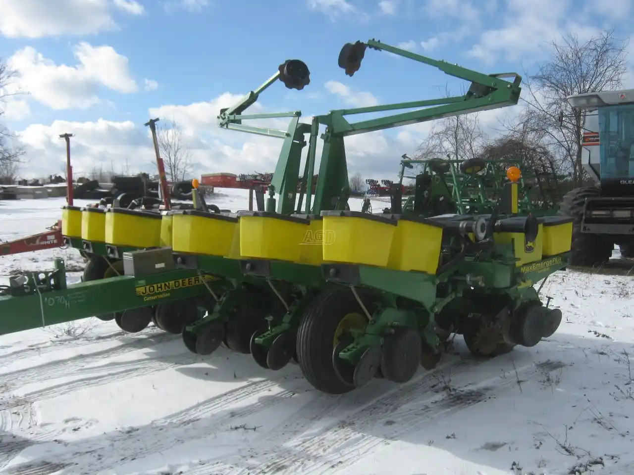 Gallery image 1 for Used John Deere 1760 Planter