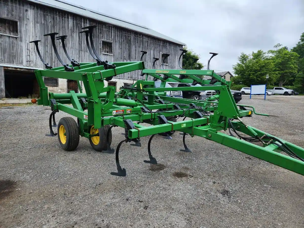 Gallery image 1 for Used John Deere 980 Cultivator