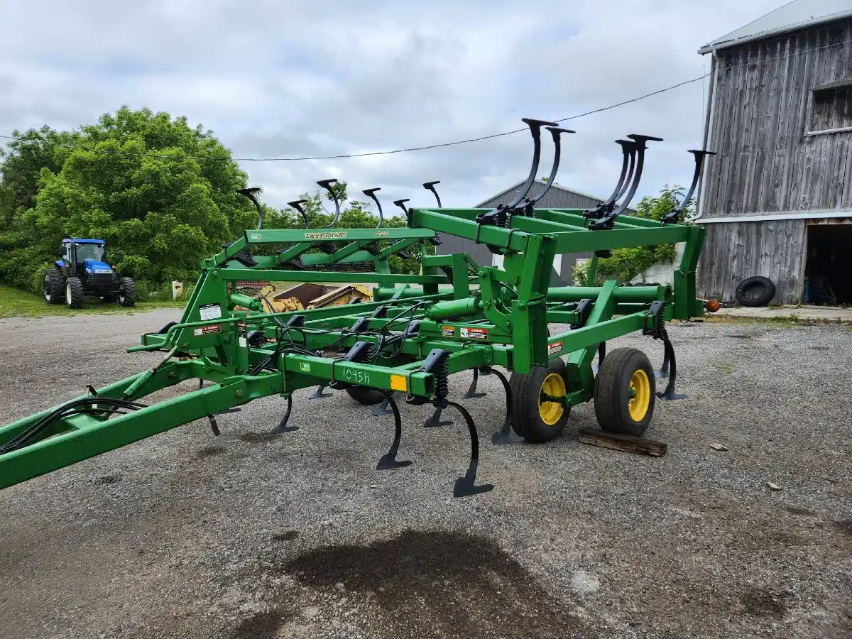 Gallery image 2 for Used John Deere 980 Cultivator