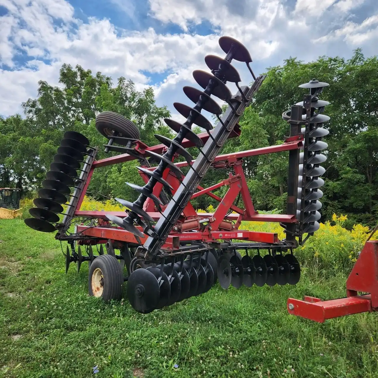 Gallery image 2 for Used International Harvester 496 Disc