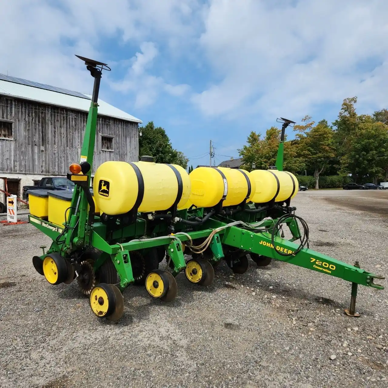 Gallery image 2 for Used John Deere 7200 Planter