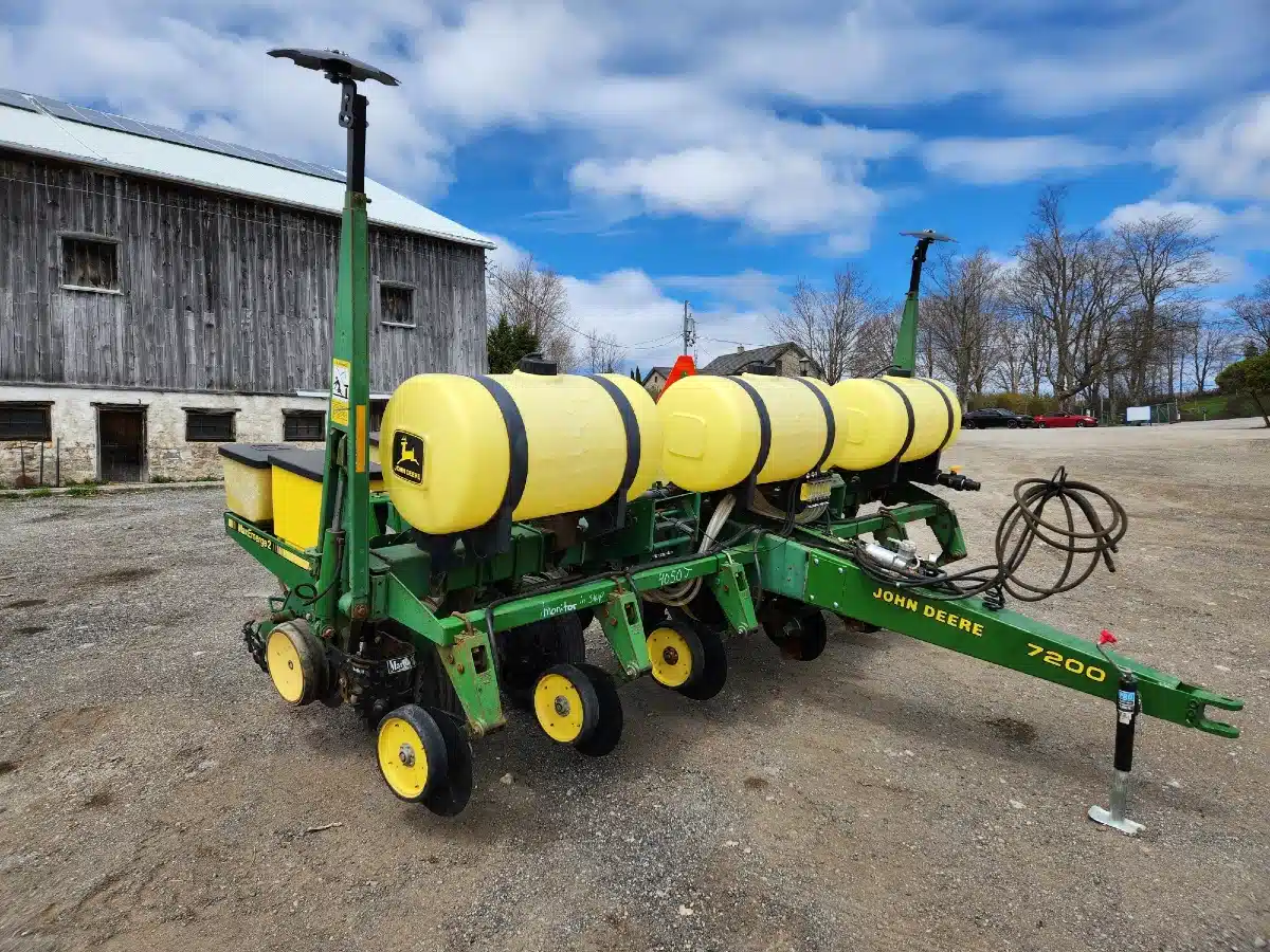 Gallery image 2 for Used John Deere 7200 Planter
