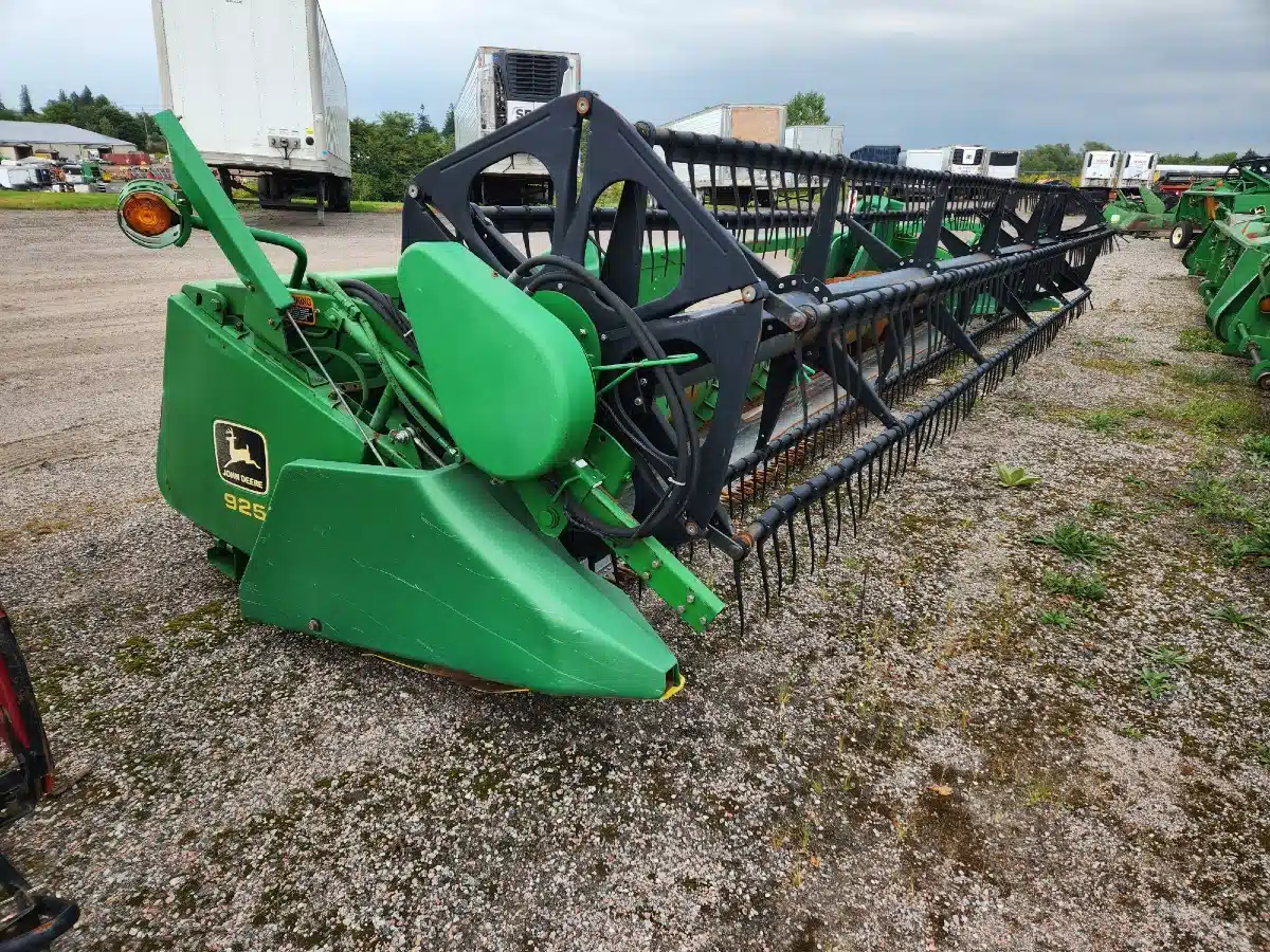 Gallery image 2 for Used John Deere 925 Header - Auger