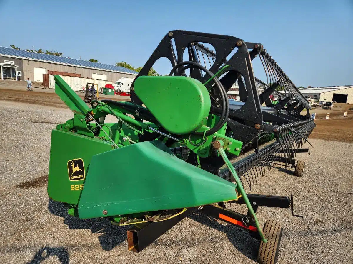 Gallery image 2 for Used John Deere 925 Header - Auger