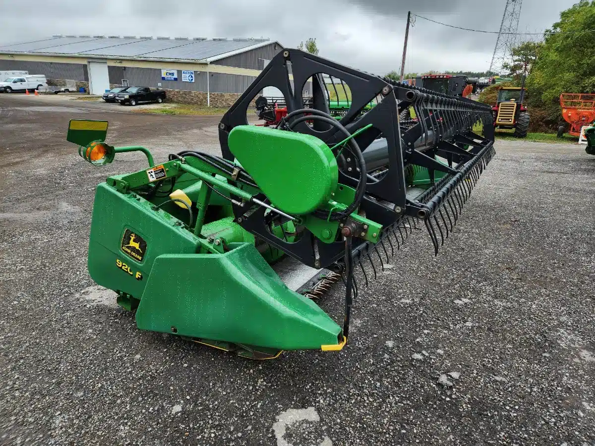 Gallery image 2 for Used John Deere 920 Header - Flex