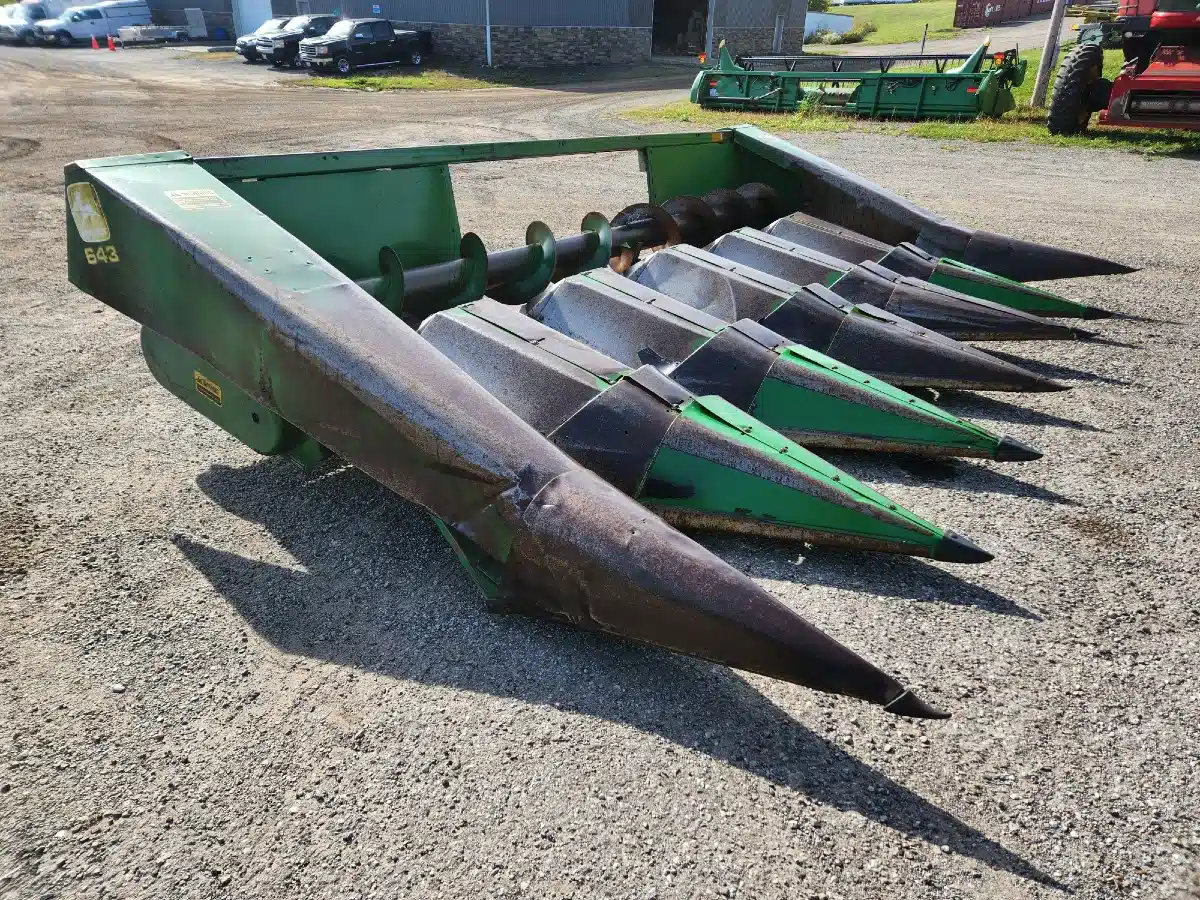 Gallery image 2 for Used John Deere 643 Header - Row Crop