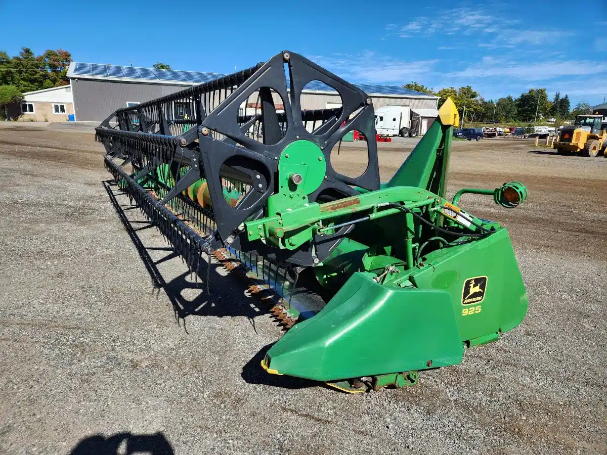 Gallery image 1 for Used John Deere 925 Header - Auger