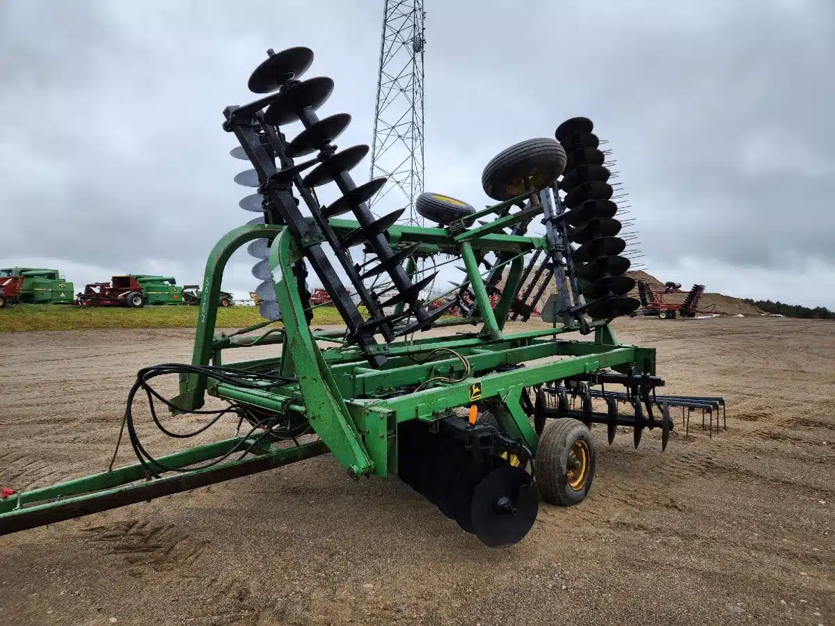 Gallery image 2 for Used John Deere 235 Disc