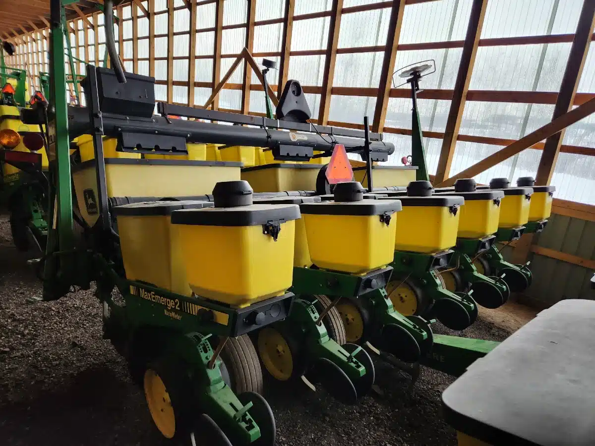 Gallery image 2 for Used John Deere 7200 Planter
