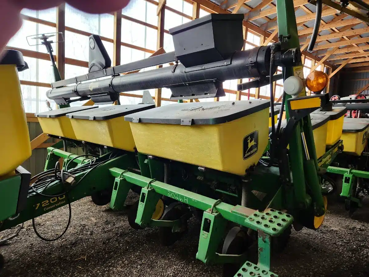 Gallery image 1 for Used John Deere 7200 Planter