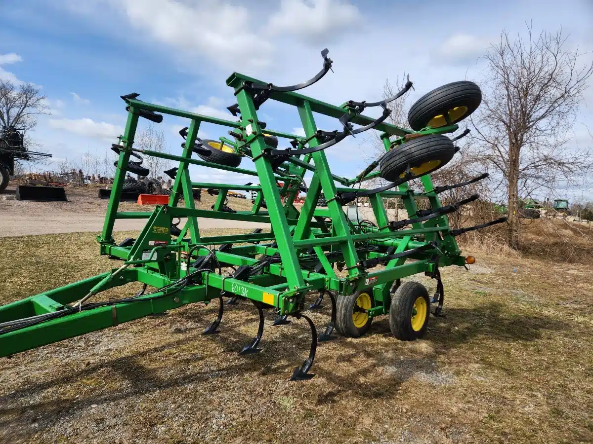 Gallery image 2 for Used John Deere 980 Cultivator