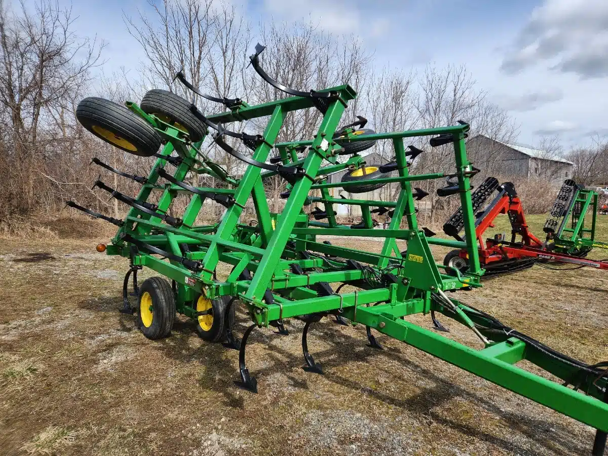 Gallery image 1 for Used John Deere 980 Cultivator