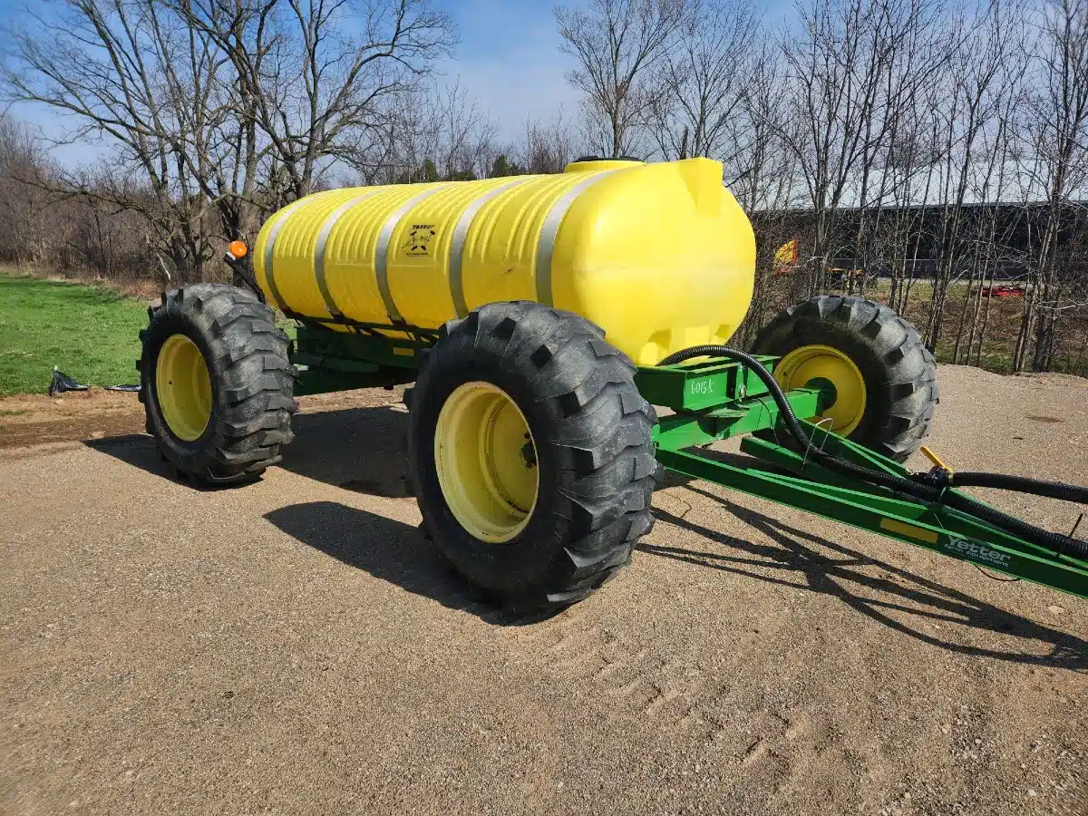 Gallery image 2 for Used Yetter ALL-STEER 1600 Liquid Fertilizer Cart