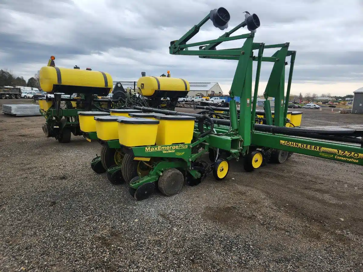 Gallery image 1 for Used John Deere 1770 Planter