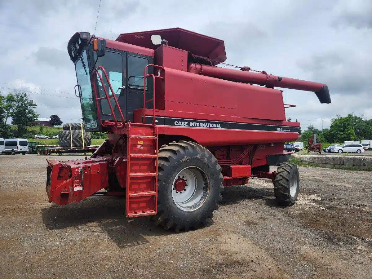 Gallery image 1 for Used 1990 Case IH 1680 Combine