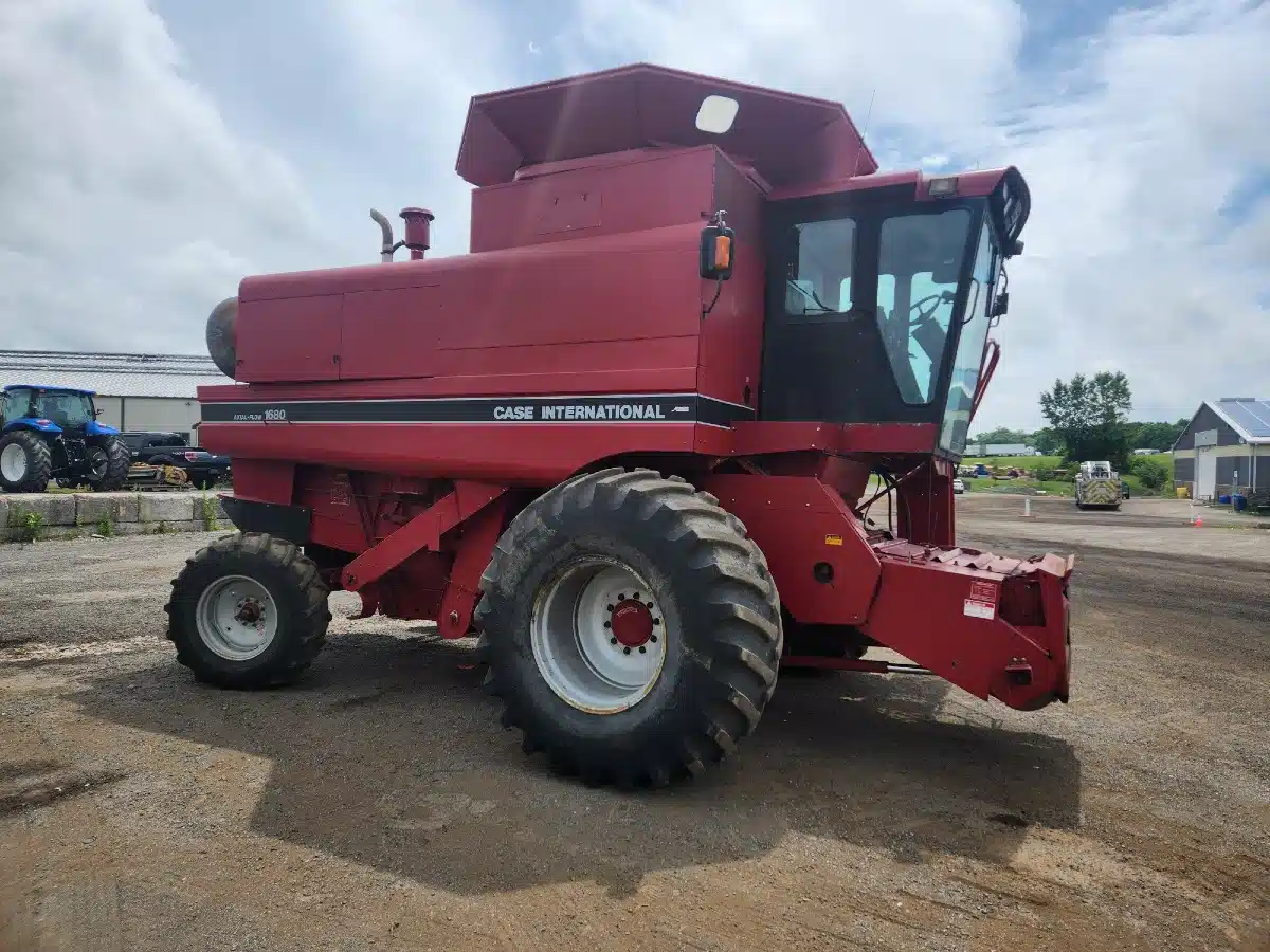 Gallery image 2 for Used 1990 Case IH 1680 Combine