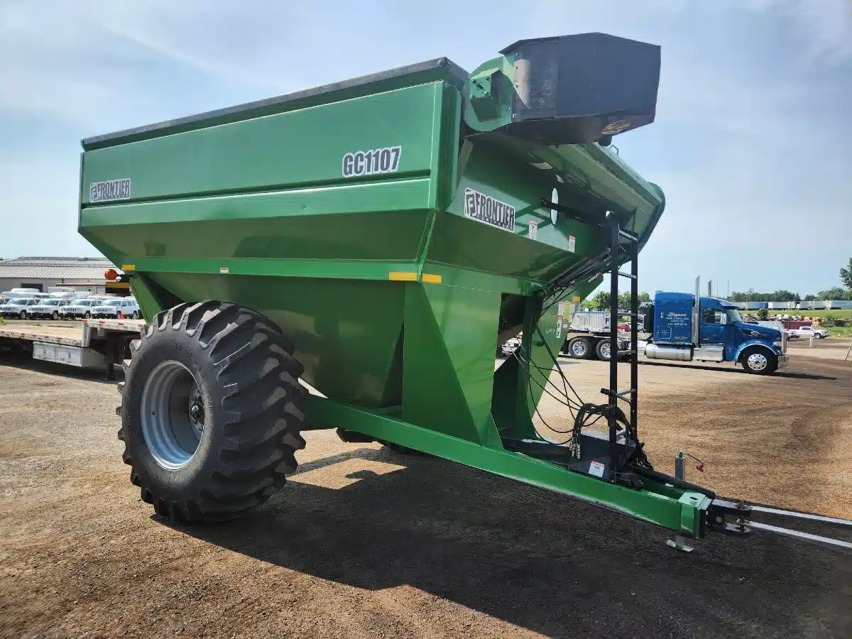 Gallery image 2 for Used Frontier GC1107 Grain Cart