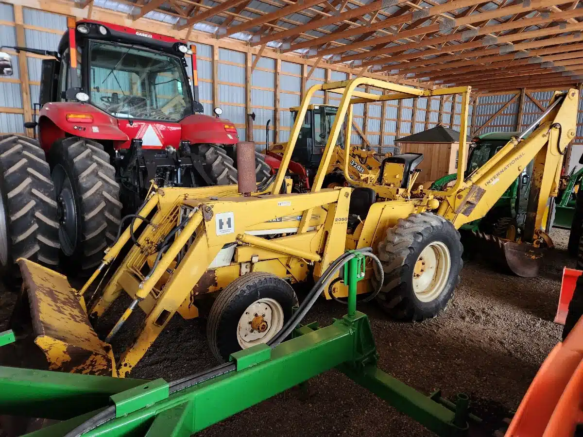 International 2400 Series A Backhoe Loader
