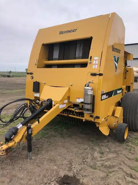 Gallery image 2 for Used 2019 Vermeer 605N Select Round Baler