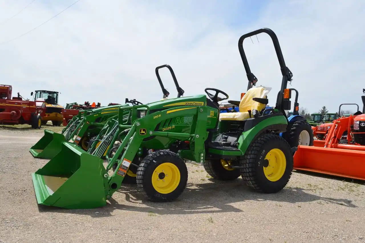 Gallery image 1 for Used 2021 John Deere 2025R Tractor