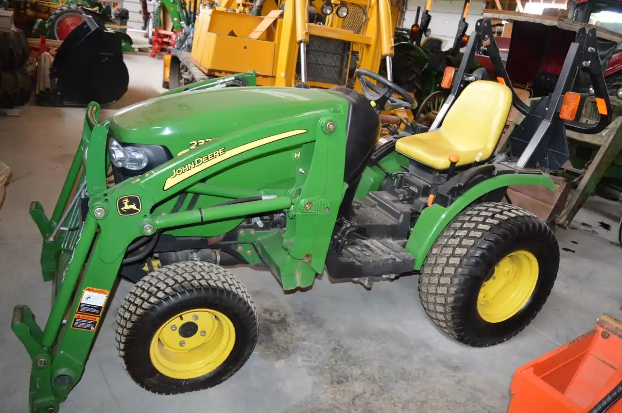 Gallery image 1 for Used 2007 John Deere 2320 Tractor