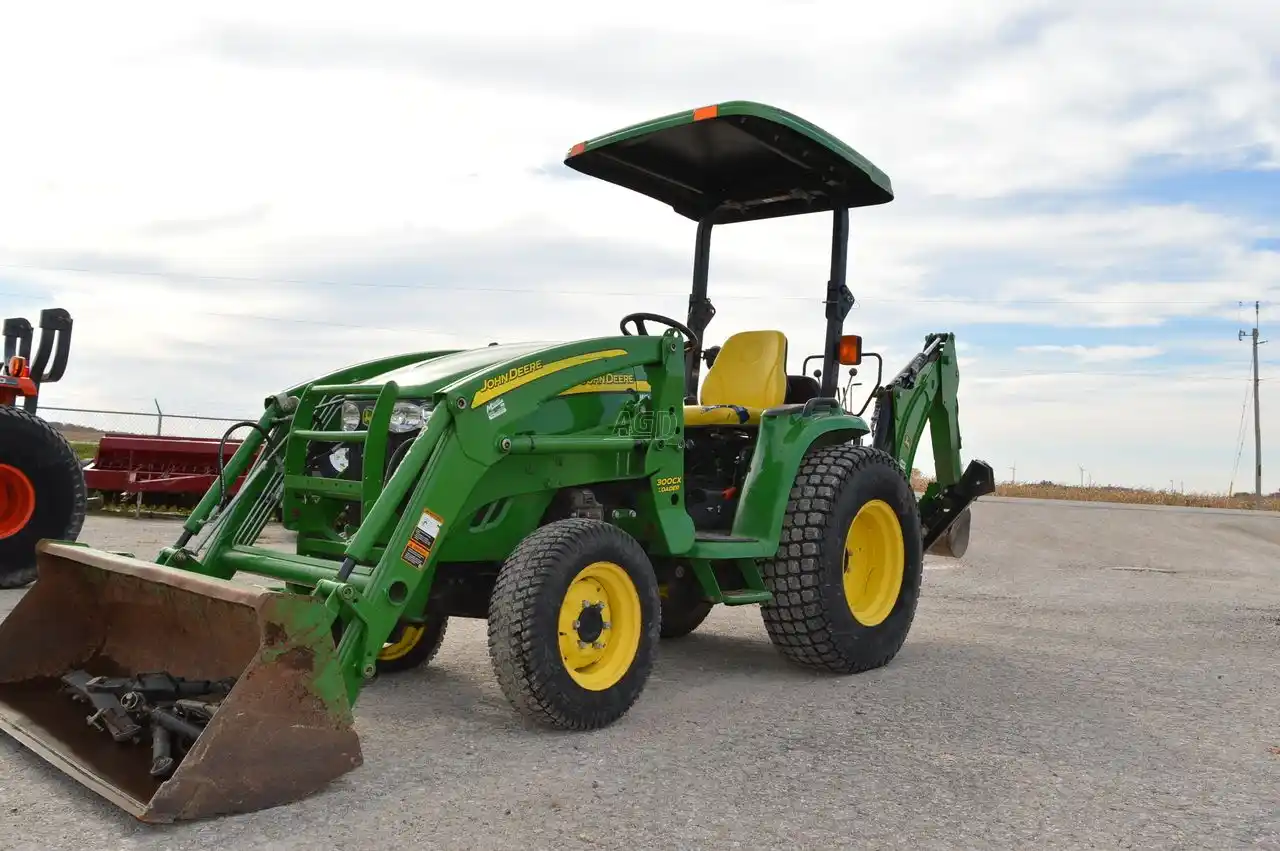 Gallery image 1 for Used 2012 John Deere 3320 Tractor