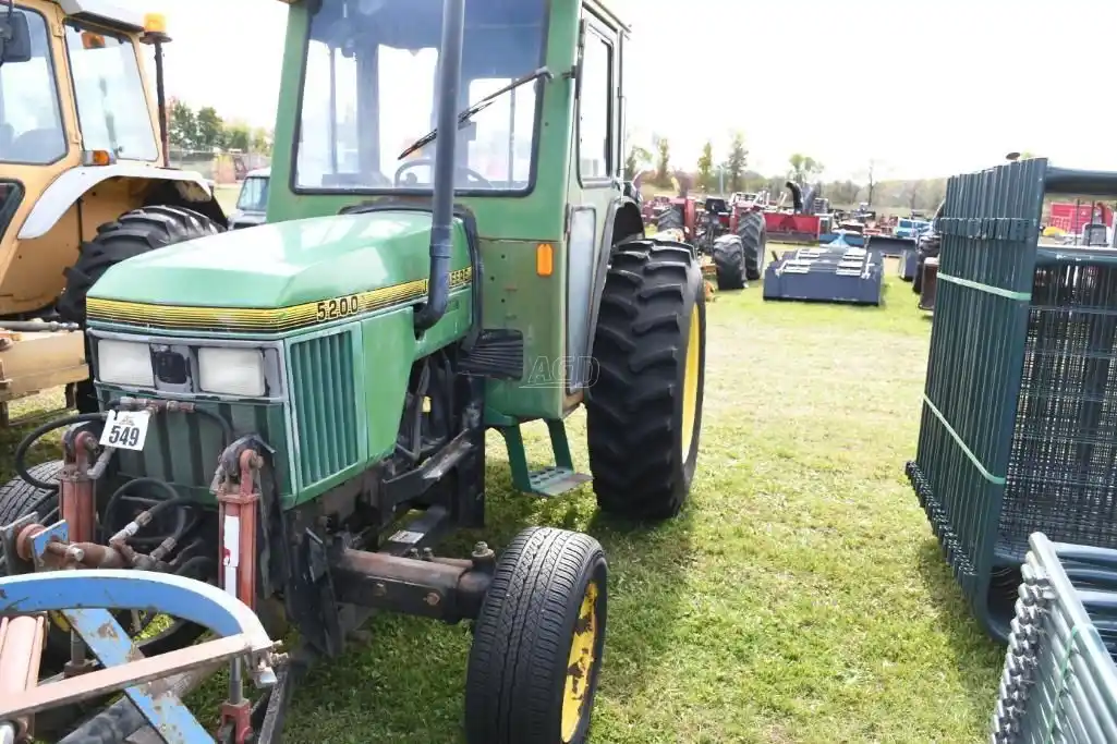 Gallery image 2 for Used John Deere 5200 Tractor