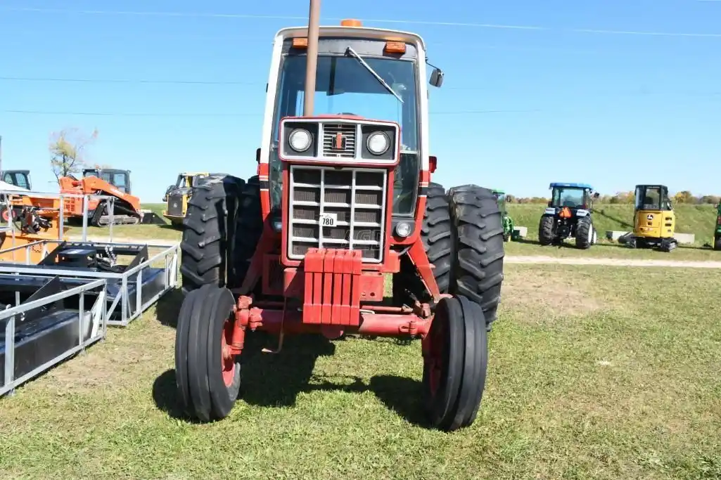Gallery image 2 for Used International Harvester 886 Tractor