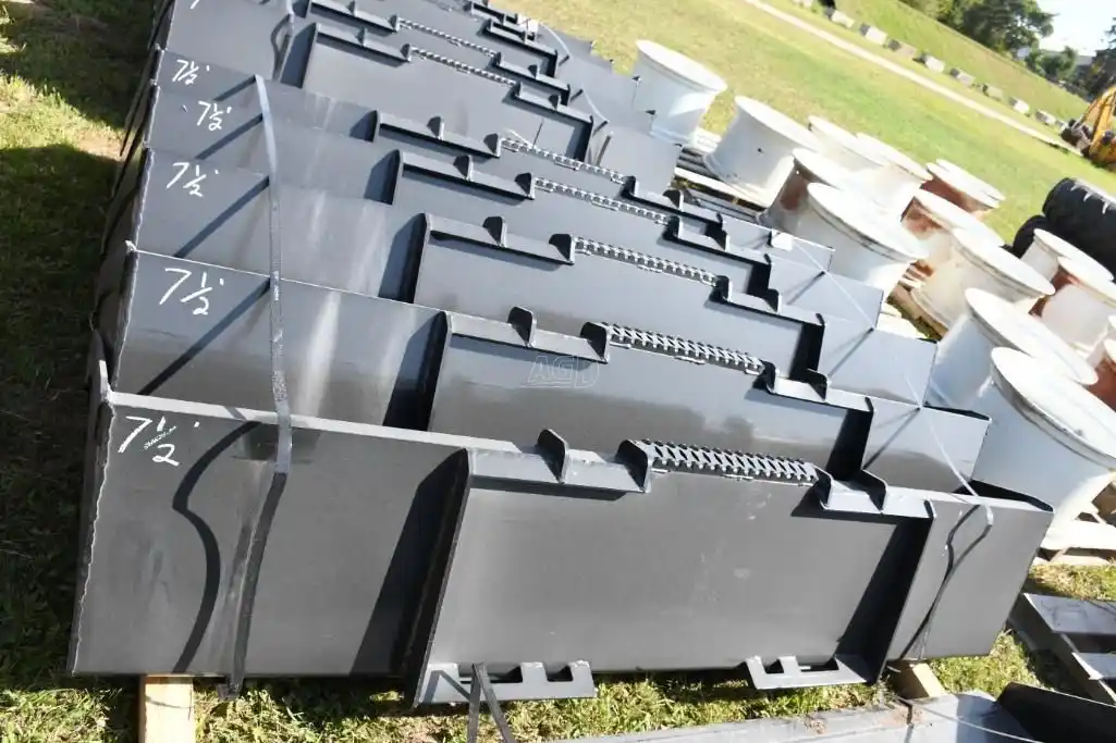 Gallery image 1 for MAPLESIDE 7 1/2FT Bucket